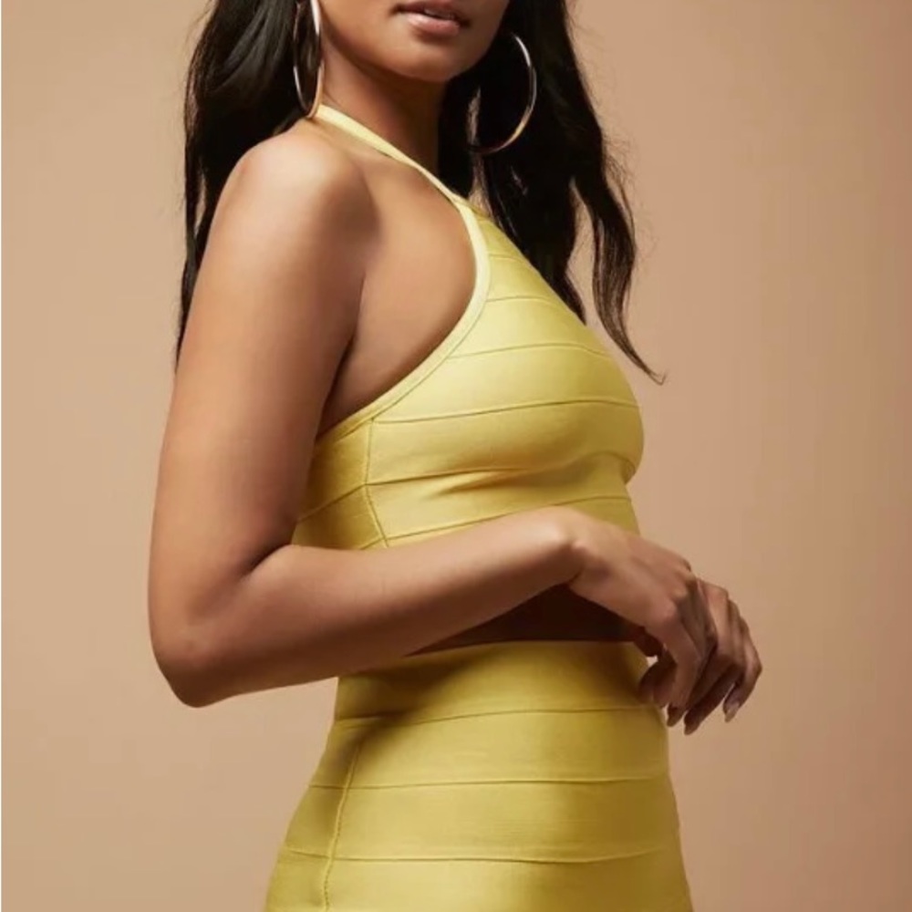 ❌ SOLD ❌ HERVE LEGER x F21 • NWT LIMITED EDITION Bandage Knit Halter Crop Top - Picture 4 of 5
